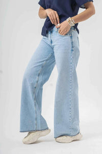 Comfortable Wide-Leg Light Blue Jeans for Everyday Wear EW-000654
