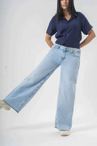 Comfortable Wide-Leg Light Blue Jeans for Everyday Wear EW-000654