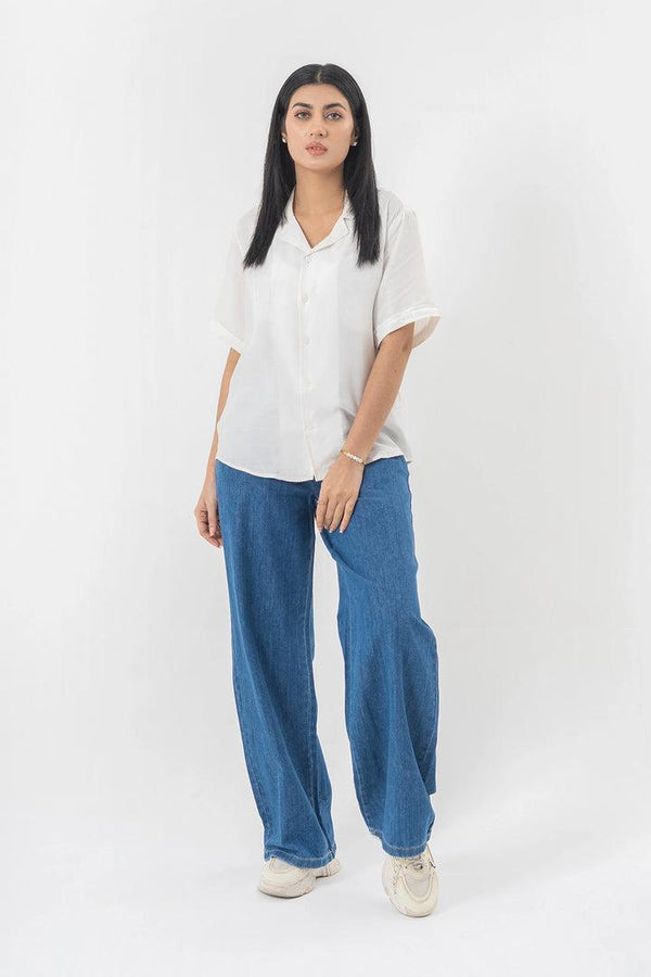 Crisp White Button-Up Shirt for Effortless Clean and Minimalist Style EW-000940